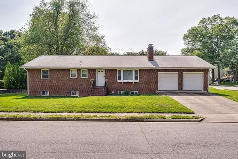 440 Lewis St NW, Vienna, VA 22180