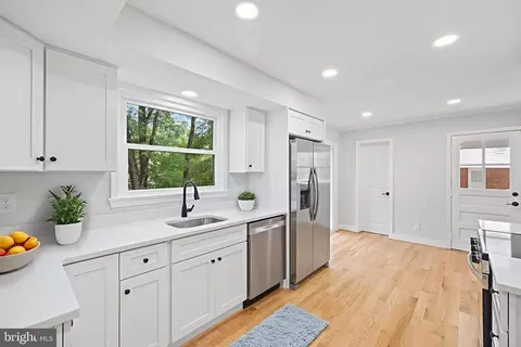 6712 Huntsman Blvd, Springfield, VA 22152 photo 8
