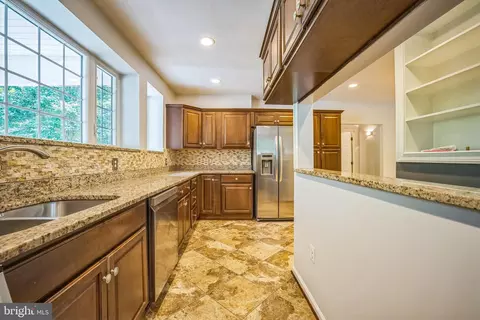 6600 Ridgeway Dr, Springfield, VA 22150 photo 10