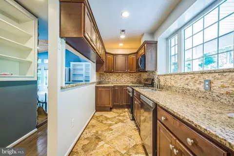6600 Ridgeway Dr, Springfield, VA 22150 photo 9