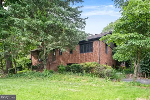 11712 Briggs Ct, Fairfax, VA 22030