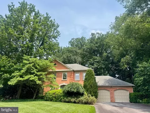 8406 Holly Leaf Dr, Mclean, VA 22102 photo 2