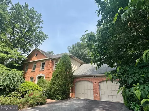 8406 Holly Leaf Dr, Mclean, VA 22102