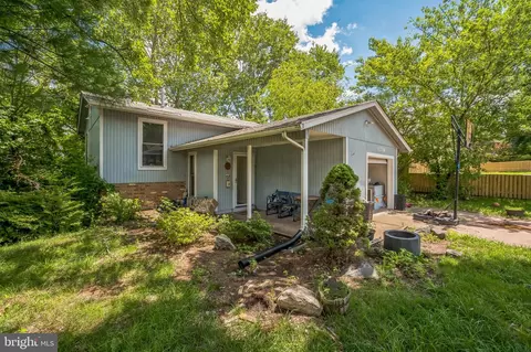 13706 Lynncroft Dr, Chantilly, VA 20151