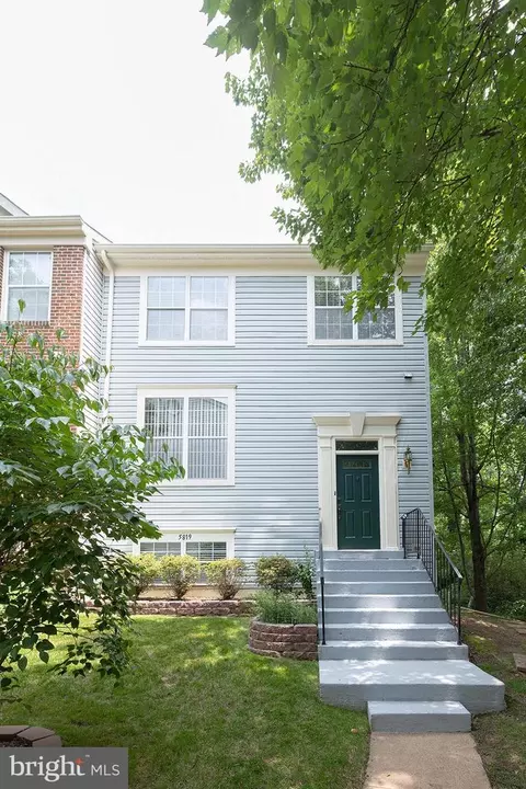 5819 Stream Pond Ct, Centreville, VA 20120