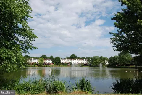 7209 Lake Cove Dr, Alexandria, VA 22315