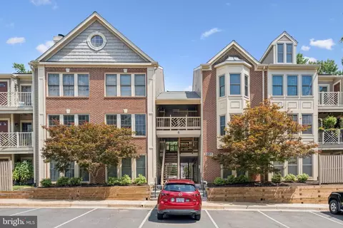 3801 Ridge Knoll Ct #206A, Fairfax, VA 22033