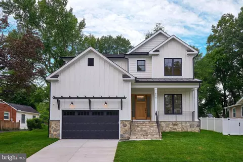 517 Walker St SW, Vienna, VA 22180