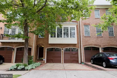 114 Herndon Mill Cir, Herndon, VA 20170