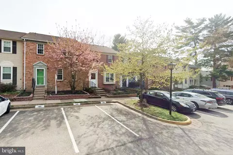 8208 Stationhouse Ct, Lorton, VA 22079