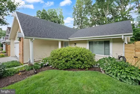 7909 Mulberry Bottom Ct, Springfield, VA 22153 photo 3