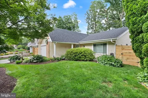 7909 Mulberry Bottom Ct, Springfield, VA 22153 photo 2
