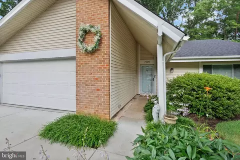 7909 Mulberry Bottom Ct, Springfield, VA 22153 photo 4