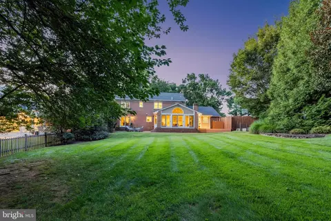 Exterior - 8205 Dunsinane Ct, Mclean, VA 22102 photo 4 of 49