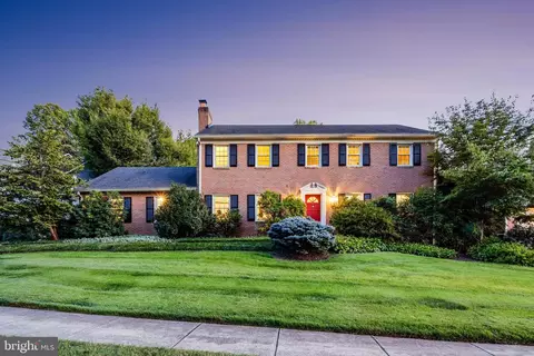 Exterior - 8205 Dunsinane Ct, Mclean, VA 22102 photo 1 of 49
