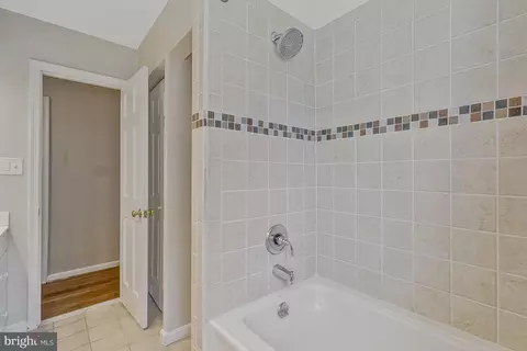 Bath - 8205 Dunsinane Ct, Mclean, VA 22102 photo 5 of 7