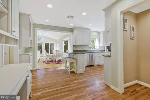 Entry Way - 8205 Dunsinane Ct, Mclean, VA 22102 photo 4 of 7