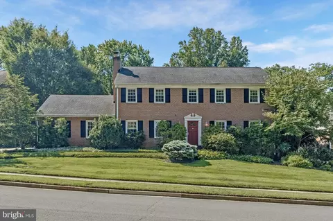 Exterior - 8205 Dunsinane Ct, Mclean, VA 22102 photo 13 of 49