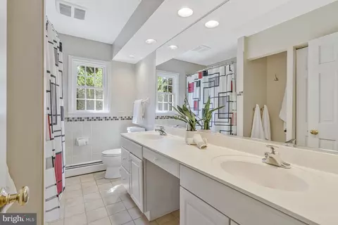 Bath - 8205 Dunsinane Ct, Mclean, VA 22102 photo 2 of 7