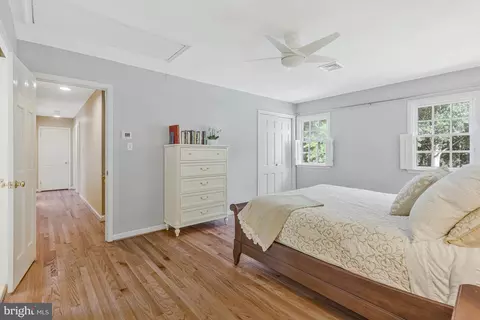 Bedroom - 8205 Dunsinane Ct, Mclean, VA 22102 photo 4 of 7