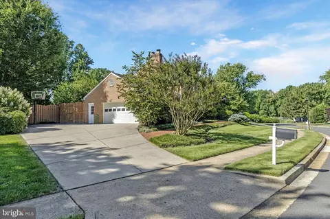 Exterior - 8205 Dunsinane Ct, Mclean, VA 22102 photo 12 of 49