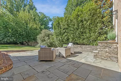 Exterior - 8205 Dunsinane Ct, Mclean, VA 22102 photo 16 of 49