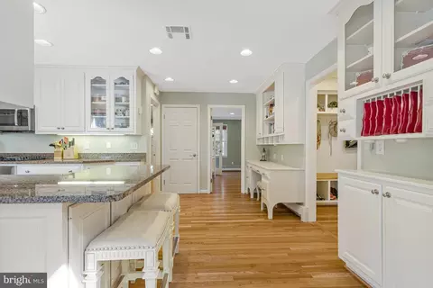 Entry Way - 8205 Dunsinane Ct, Mclean, VA 22102 photo 5 of 7