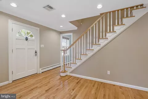 Entry Way - 8205 Dunsinane Ct, Mclean, VA 22102 photo 2 of 7