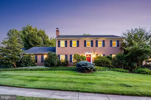Exterior - 8205 Dunsinane Ct, Mclean, VA 22102 photo 8 of 49