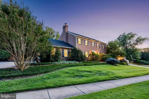 Exterior - 8205 Dunsinane Ct, Mclean, VA 22102 photo 7 of 49