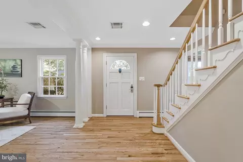 Entry Way - 8205 Dunsinane Ct, Mclean, VA 22102 photo 1 of 7