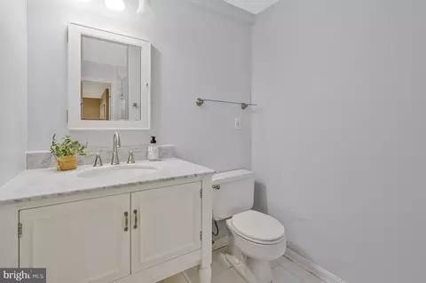 Bath - 8205 Dunsinane Ct, Mclean, VA 22102 photo 7 of 7