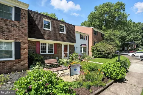6848 Brian Michael Ct, Springfield, VA 22153 photo 4