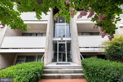 5606 Bismach Dr #104, Alexandria, VA 22312