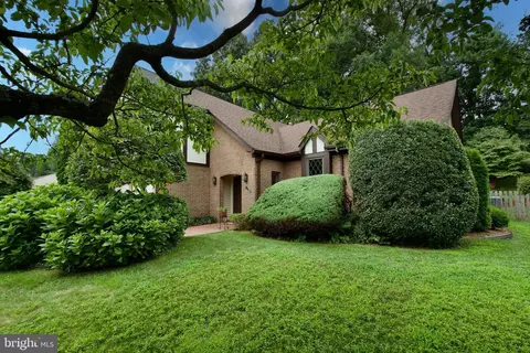 6012 Burnside Landing Dr, Burke, VA 22015