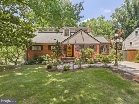 3128 Creswell Dr, Falls Church, VA 22044
