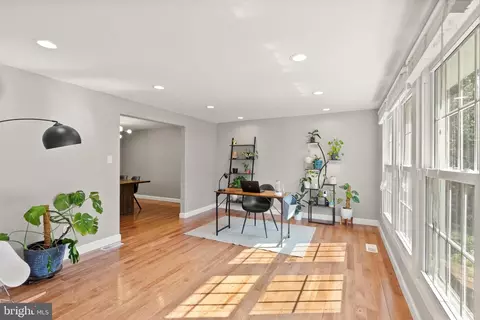 7737 Middle Valley Dr, Springfield, VA 22153 photo 5