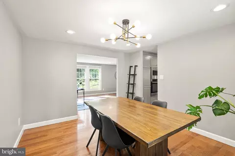 7737 Middle Valley Dr, Springfield, VA 22153 photo 8
