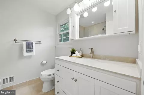 Bath - 7359 Silver Pine Dr, Springfield, VA 22153 photo 2 of 5