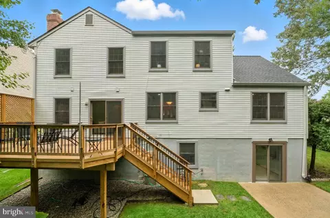 Exterior - 7359 Silver Pine Dr, Springfield, VA 22153 photo 8 of 10