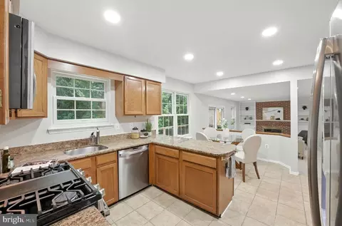 Kitchen - 7359 Silver Pine Dr, Springfield, VA 22153 photo 5 of 6