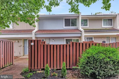 2440 Southgate Sq, Reston, VA 20191