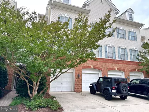 8980 Harrover Pl #80B, Lorton, VA 22079