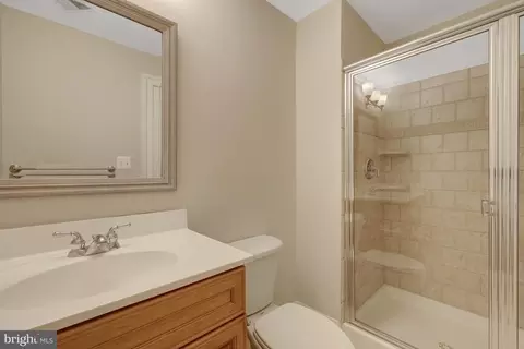 Bath - 1519 Pathfinder Ln, Mclean, VA 22101 photo 5 of 5
