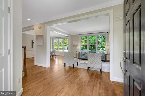 Entry Way - 1519 Pathfinder Ln, Mclean, VA 22101 photo 2 of 5