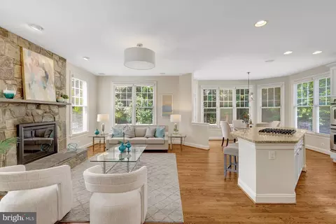 Living - 1519 Pathfinder Ln, Mclean, VA 22101 photo 2 of 6