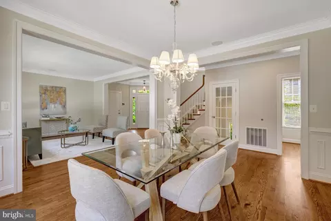 Dining - 1519 Pathfinder Ln, Mclean, VA 22101 photo 3 of 4