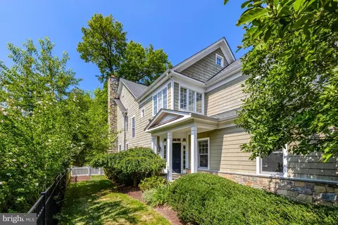 Exterior - 1519 Pathfinder Ln, Mclean, VA 22101 photo 2 of 14