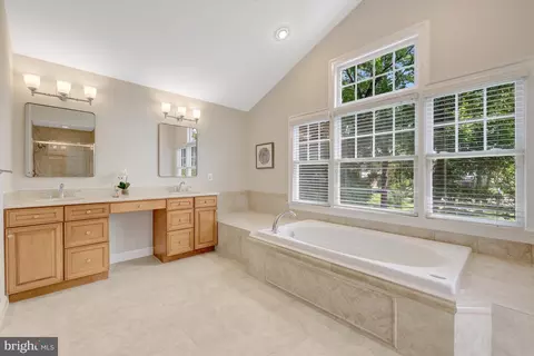 Bath - 1519 Pathfinder Ln, Mclean, VA 22101 photo 2 of 5