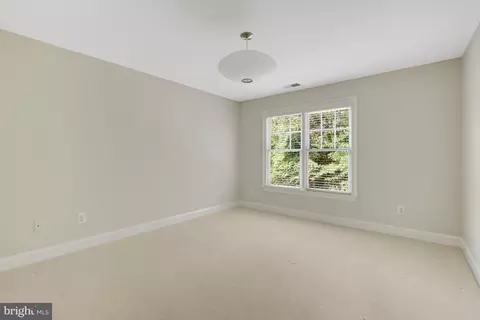 Bedroom - 1519 Pathfinder Ln, Mclean, VA 22101 photo 5 of 7
